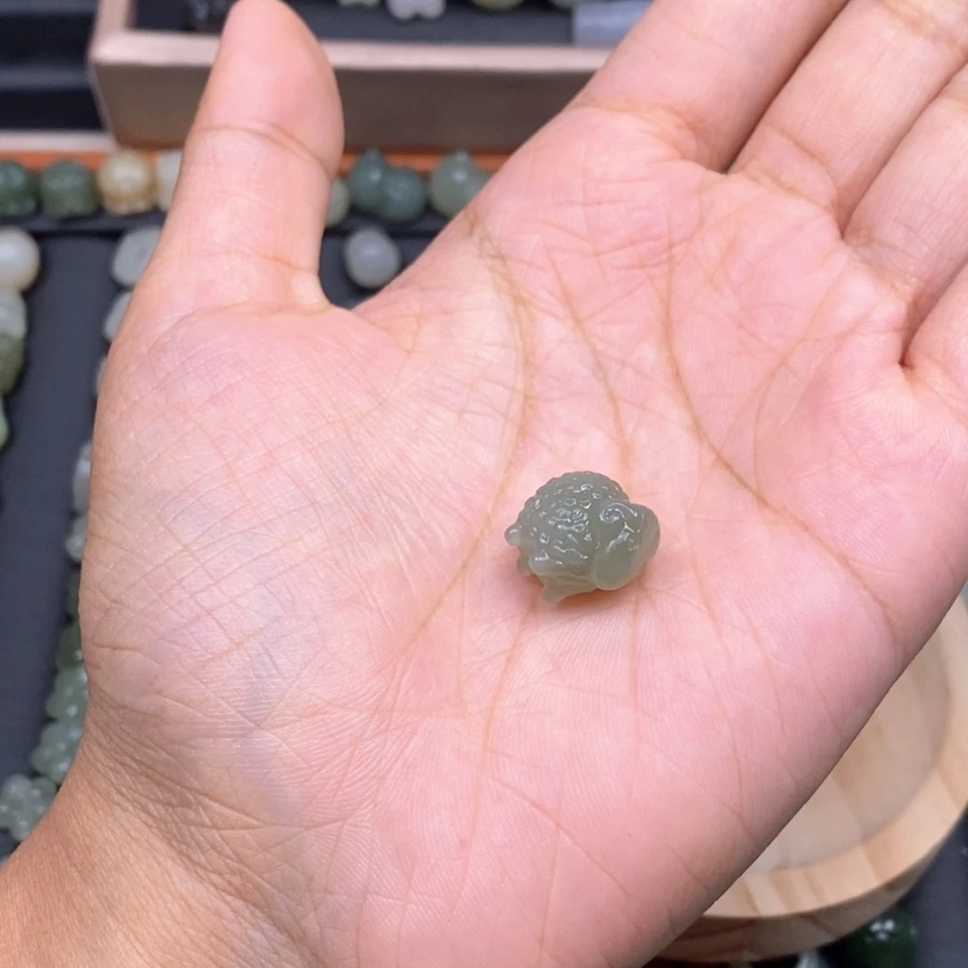 紫***怡和田玉未镶嵌颈饰