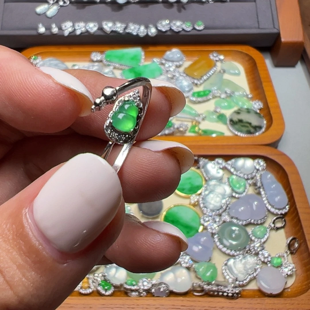 靖***翡翠未镶嵌戒指戒指