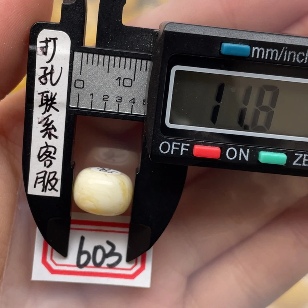 蜜蜡裸石未镶嵌蜜蜡