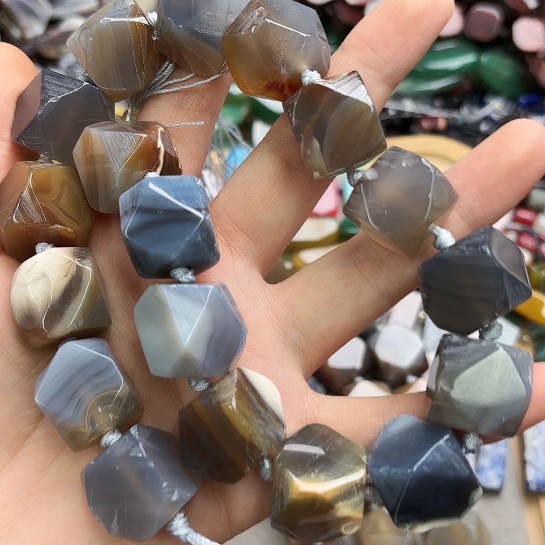 玛瑙/玉髓未镶嵌珠宝半成品18×18灰玛大原切一条99
