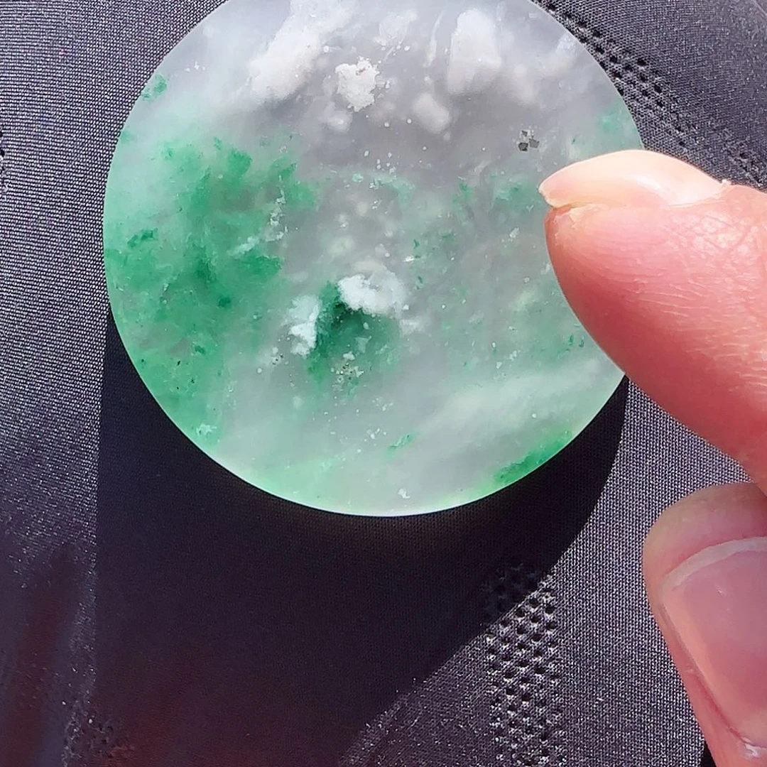 石英质玉颈饰未镶嵌全****郭