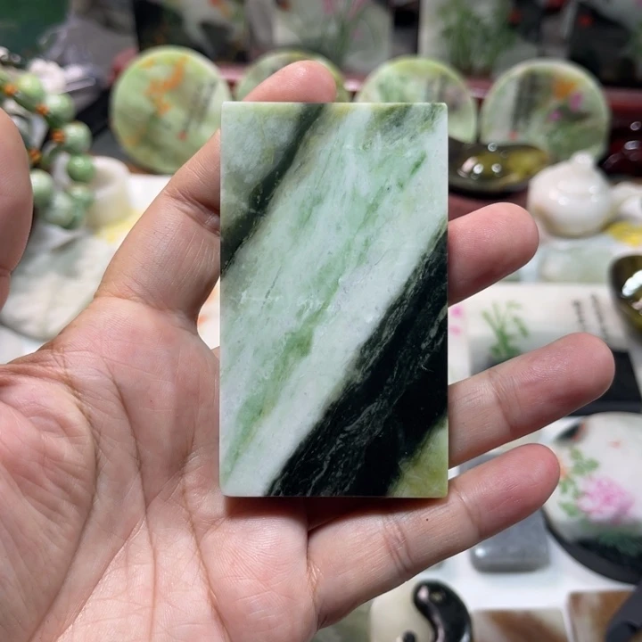 独山玉未镶嵌颈饰