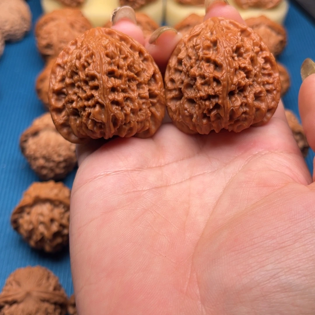 吊坠桃核43三角南疆石文玩核桃