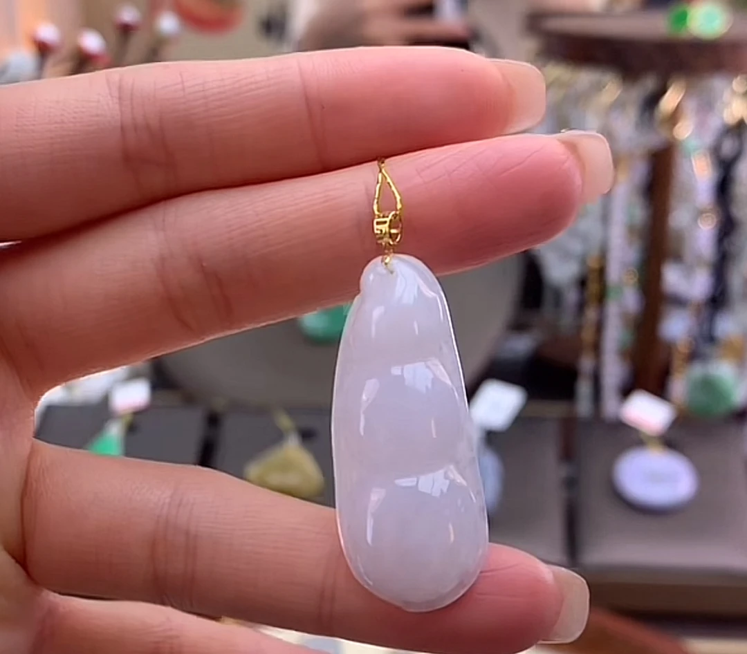 天然a货翡翠吊坠