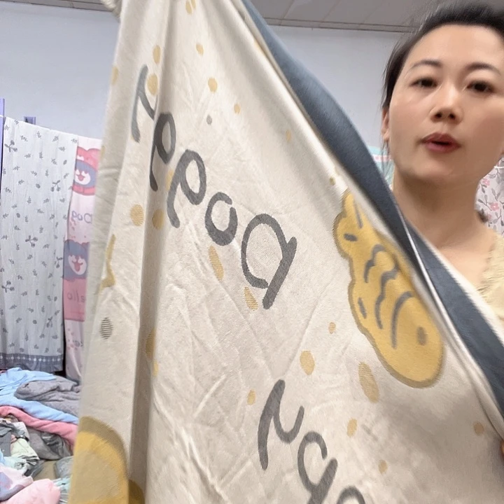 瑕疵款灰色草莓熊