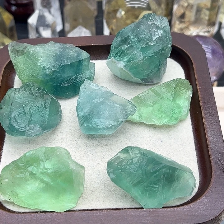 水晶珠宝半成品未镶嵌20 蓝绿莹石原石（一盘）