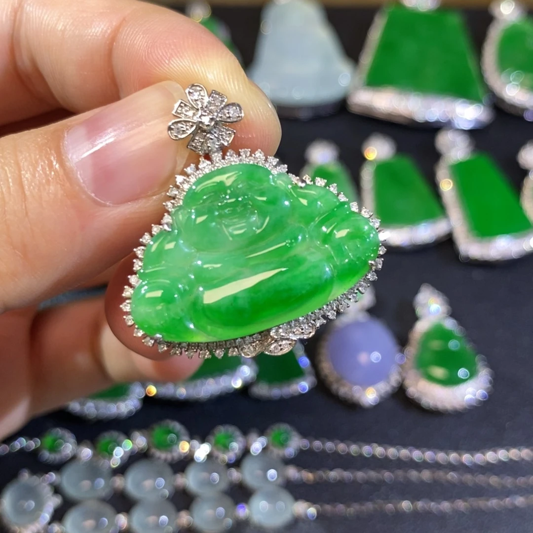 翡翠18K金镶嵌颈饰