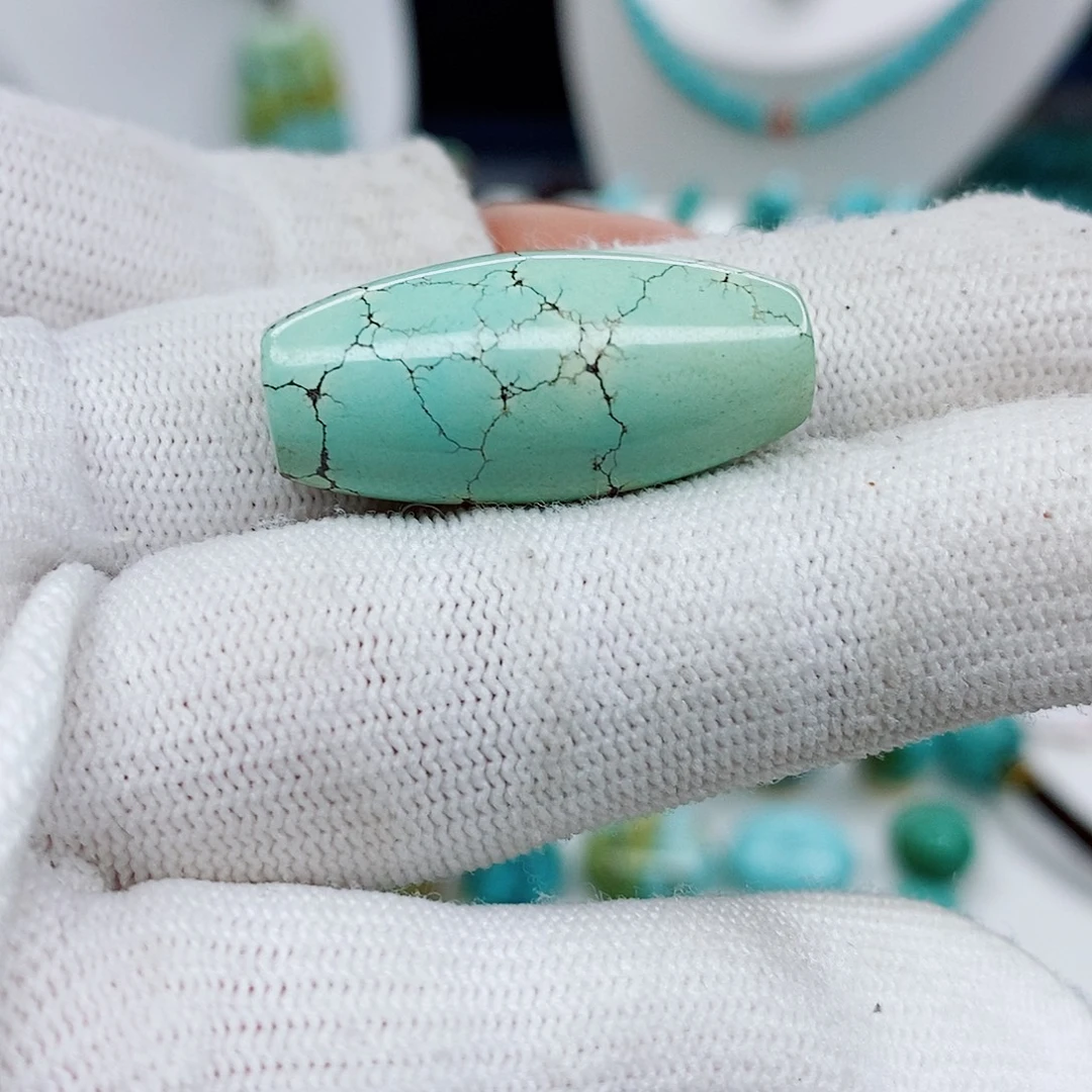 绿松石未镶嵌颈饰