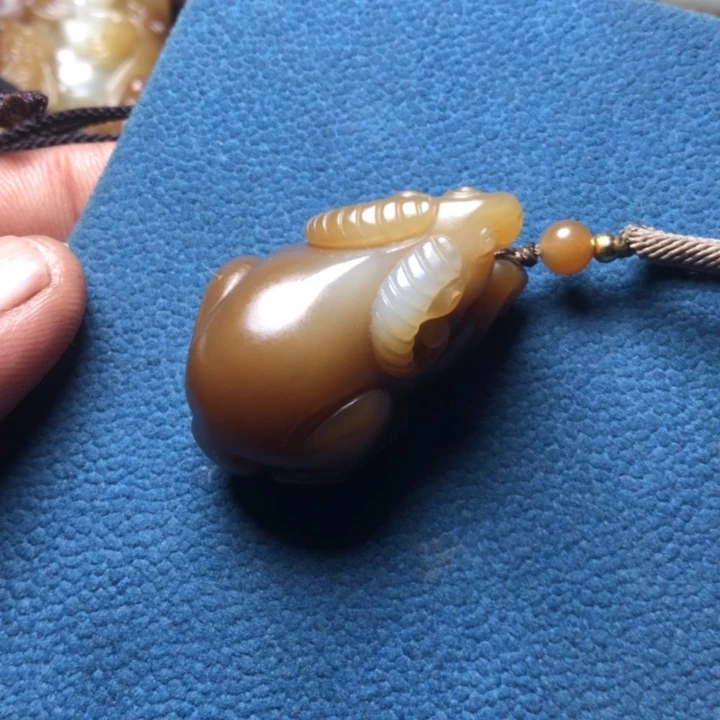 丰***子和田玉未镶嵌颈饰