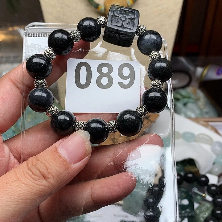 翡翠颈饰未镶嵌冰**缘翡翠