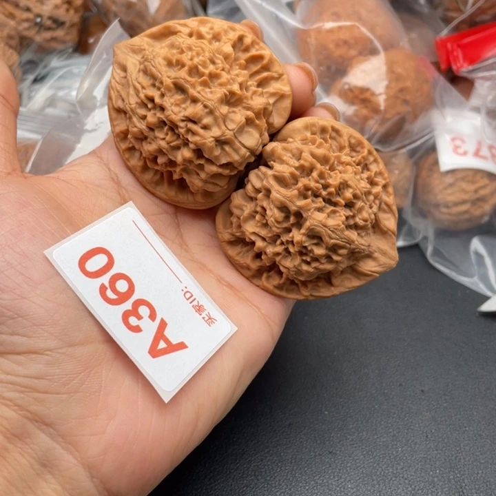 风***了文玩核桃吊坠核桃