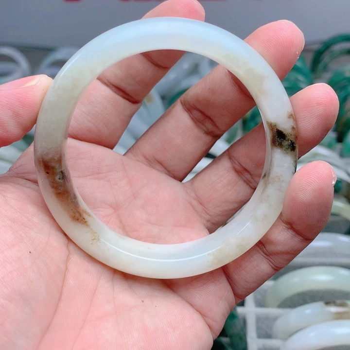 独山玉未镶嵌手镯61