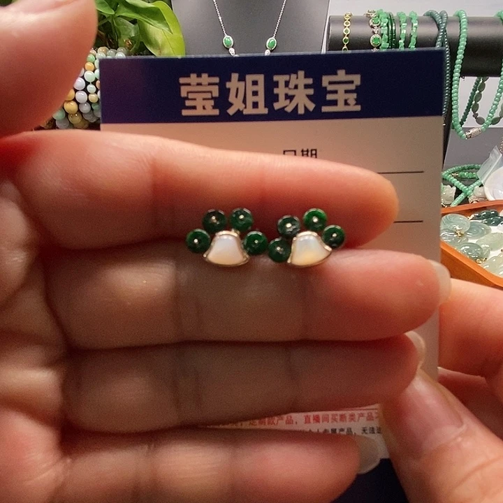 翡翠合金耳饰辣绿耳钉