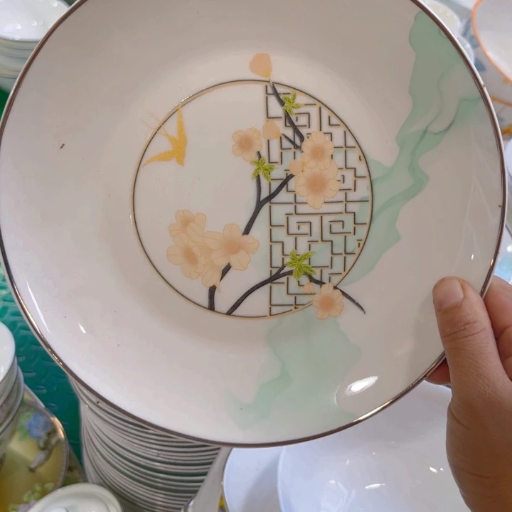瓷片八寸浅盘四个微瑕