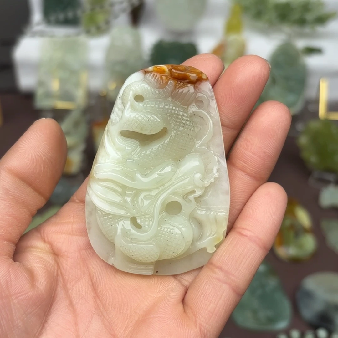 蛇纹石玉颈饰未镶嵌