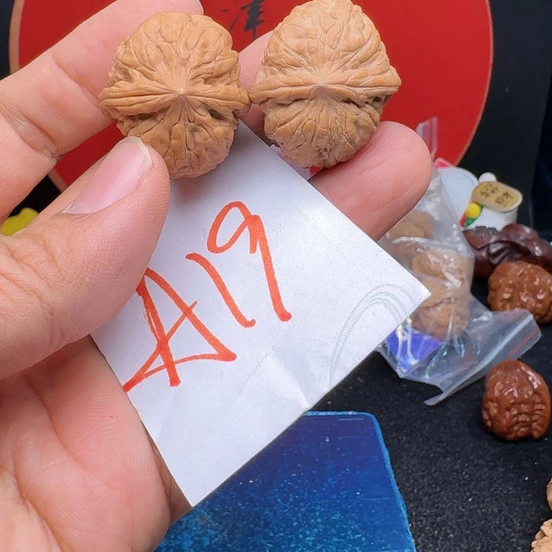 文玩核桃把件30铁莲花