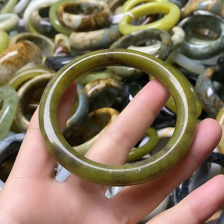 蛇纹石玉未镶嵌手镯