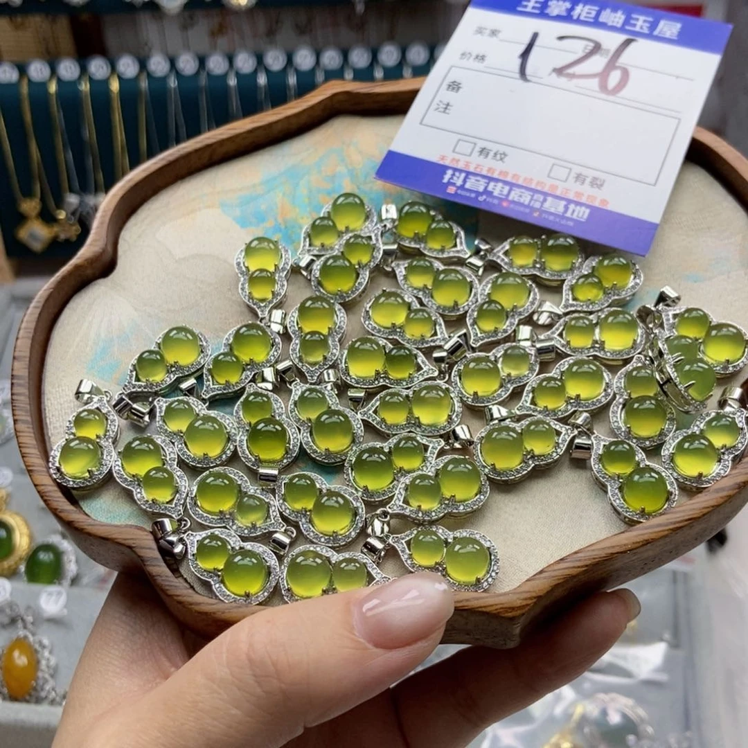 岫玉未镶嵌吊坠吊多样性，发一个