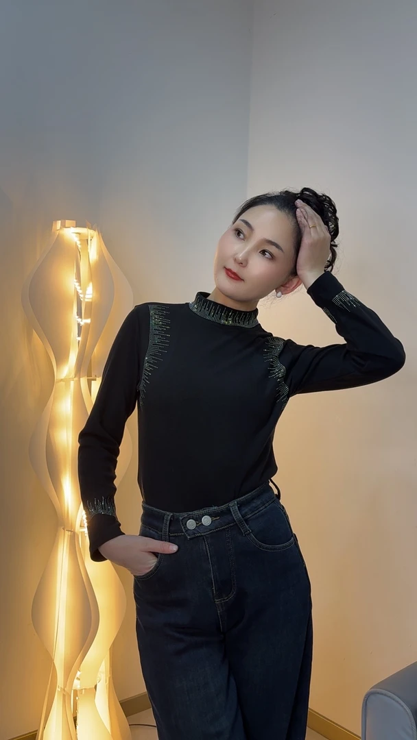 8182防静电镶钻长袖耐脏常规半高领休闲风宽松型