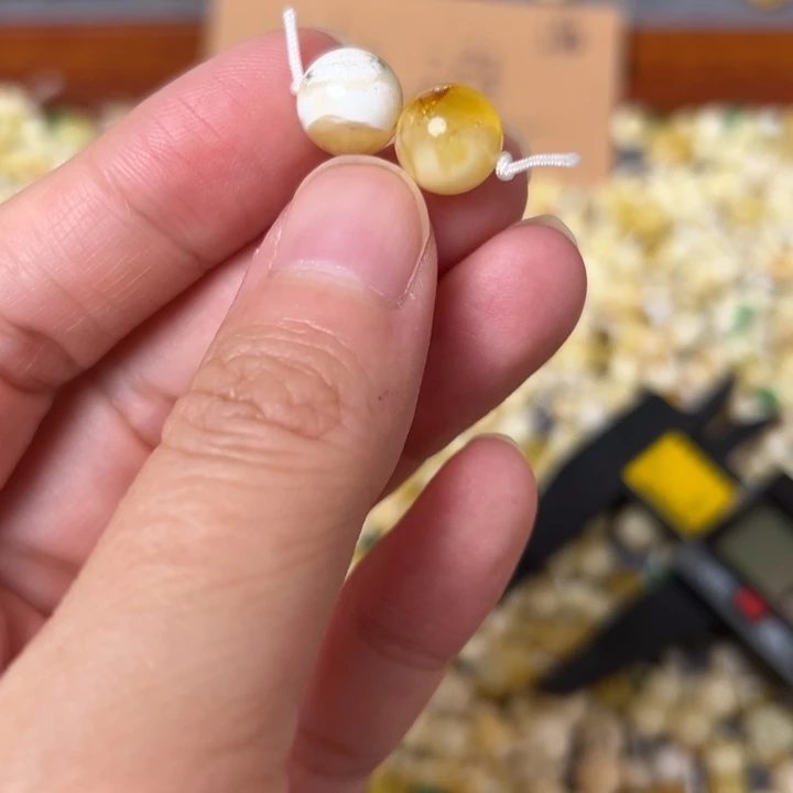 蜜蜡未镶嵌裸石9.4mm一对