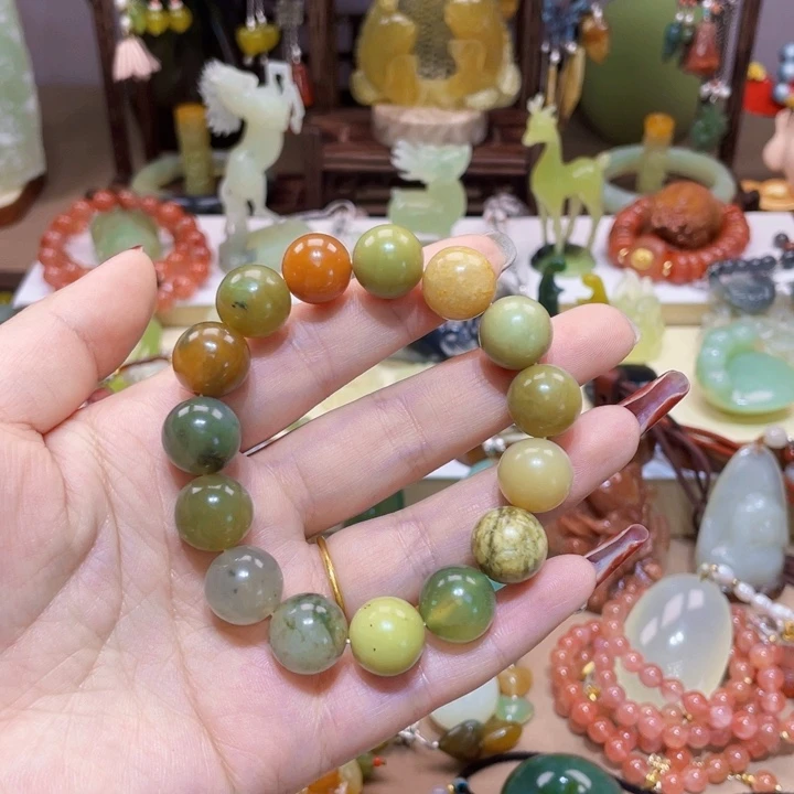 蛇纹石玉颈饰未镶嵌