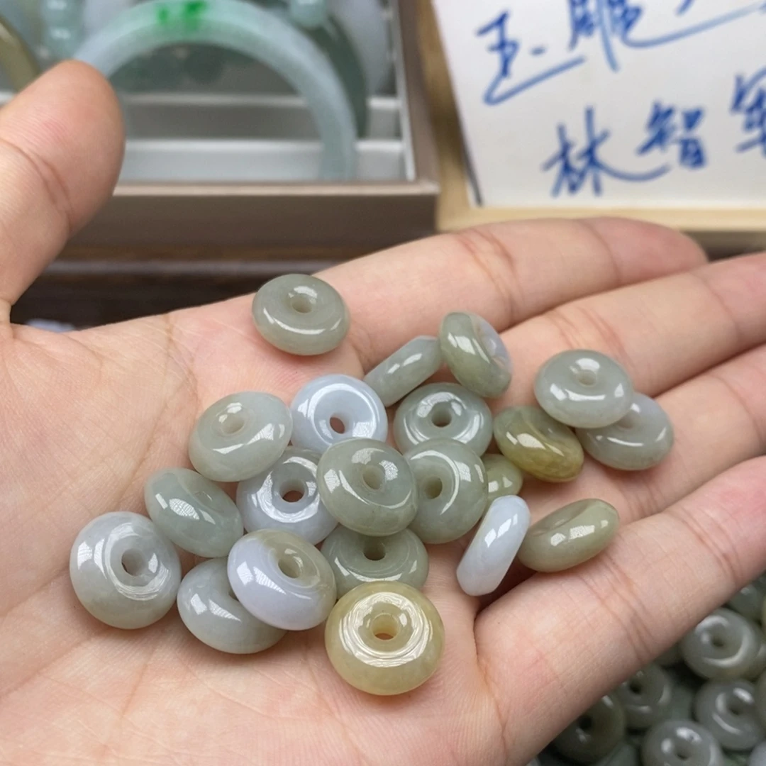 颈饰未镶嵌翡翠好