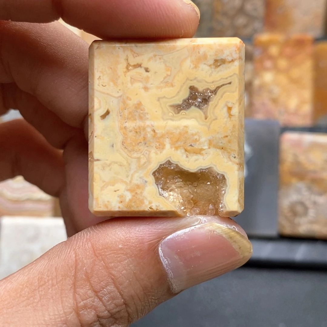 乱***河颈饰未镶嵌硅化珊瑚（珊瑚玉）