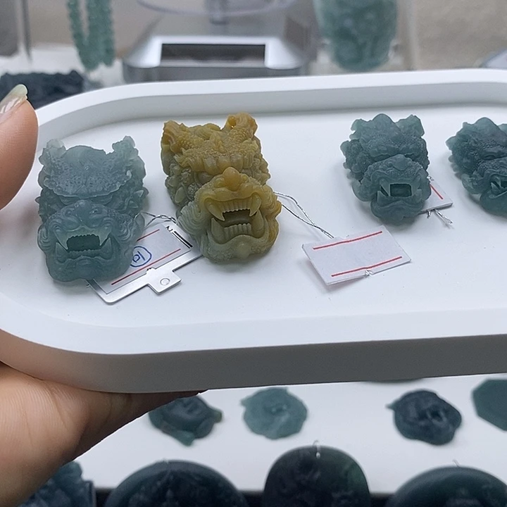 伟***哥定制翡翠未镶嵌翡翠