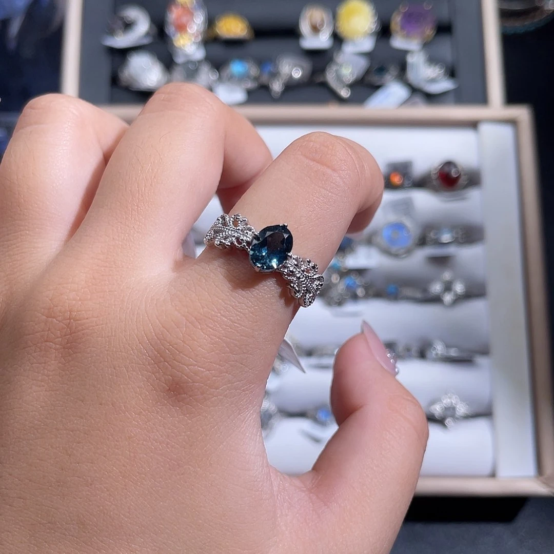 银S925镶嵌戒指水晶六***?