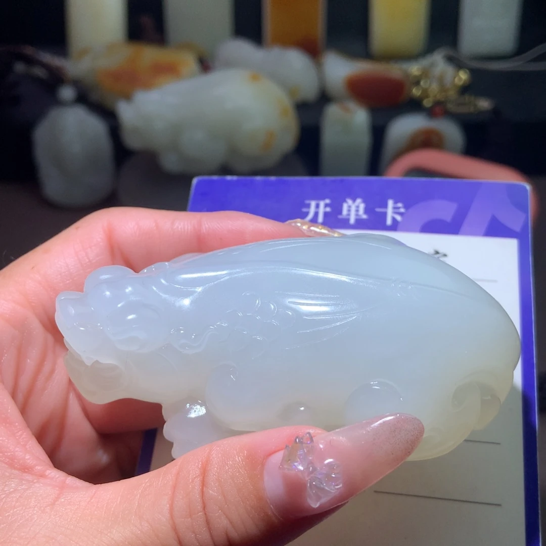 见***1和田玉未镶嵌颈饰