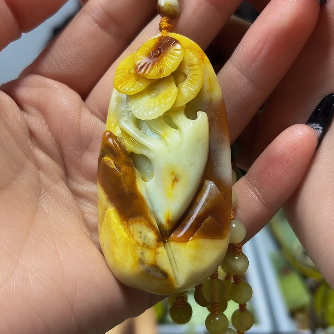 蛇纹石玉未镶嵌颈饰