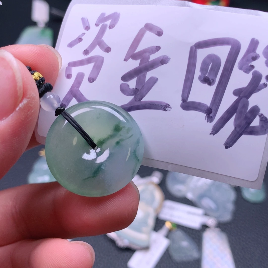 翡翠颈饰未镶嵌平安扣