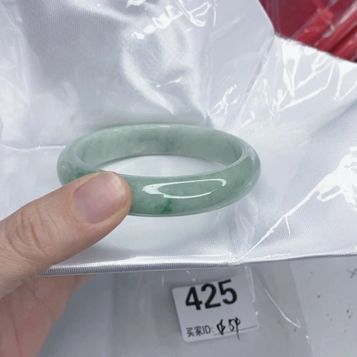 翡翠未镶嵌手镯一图一物实物为准（微瑕处理）