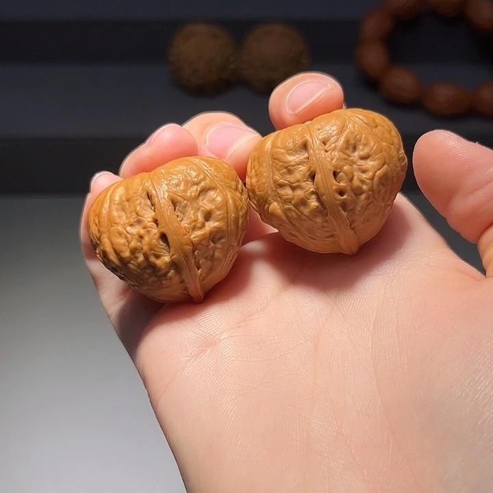 文玩核桃把件桃心472