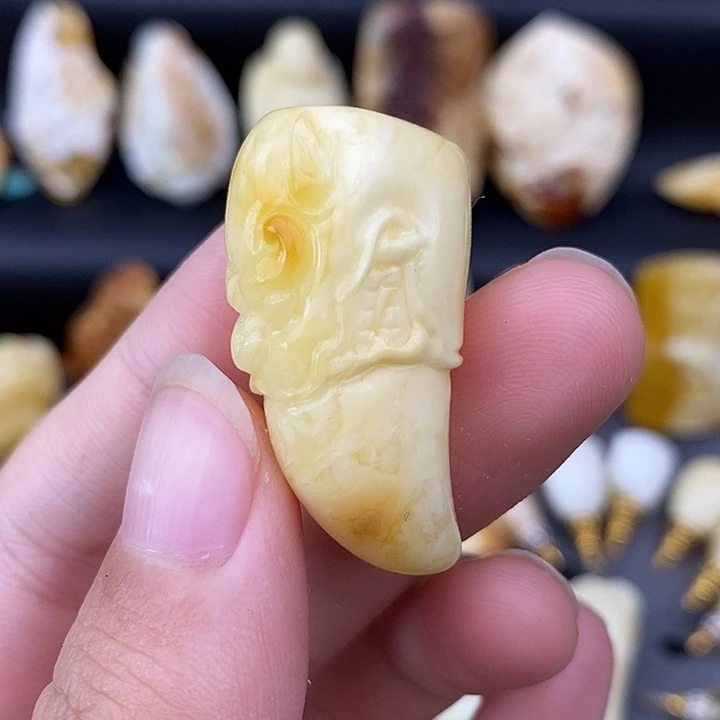 琥珀未镶嵌裸石龙牙b63
