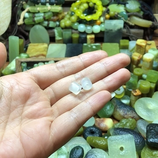 未镶嵌岫玉吊坠霁**雨