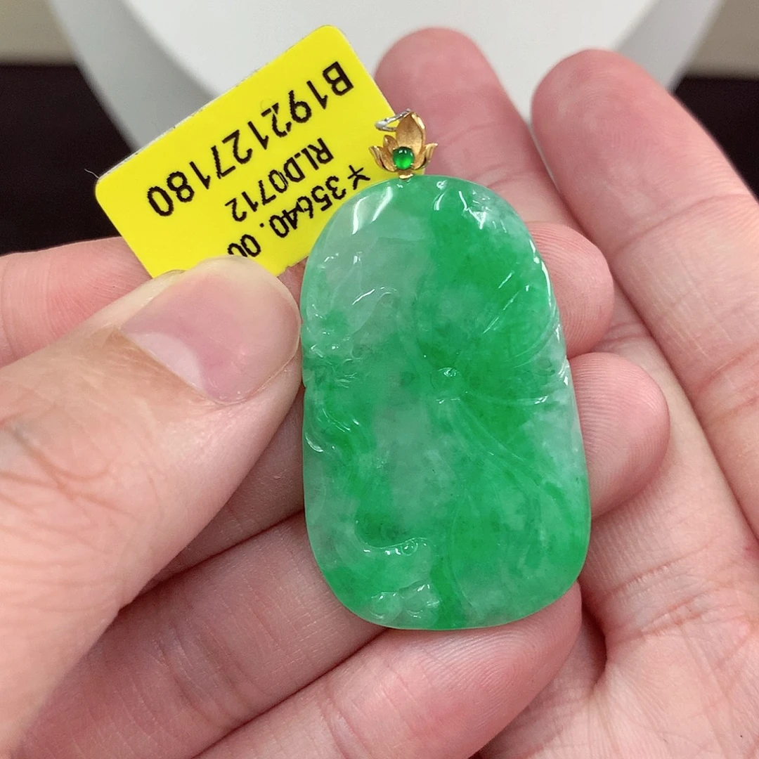 颈饰18K金镶嵌翡翠