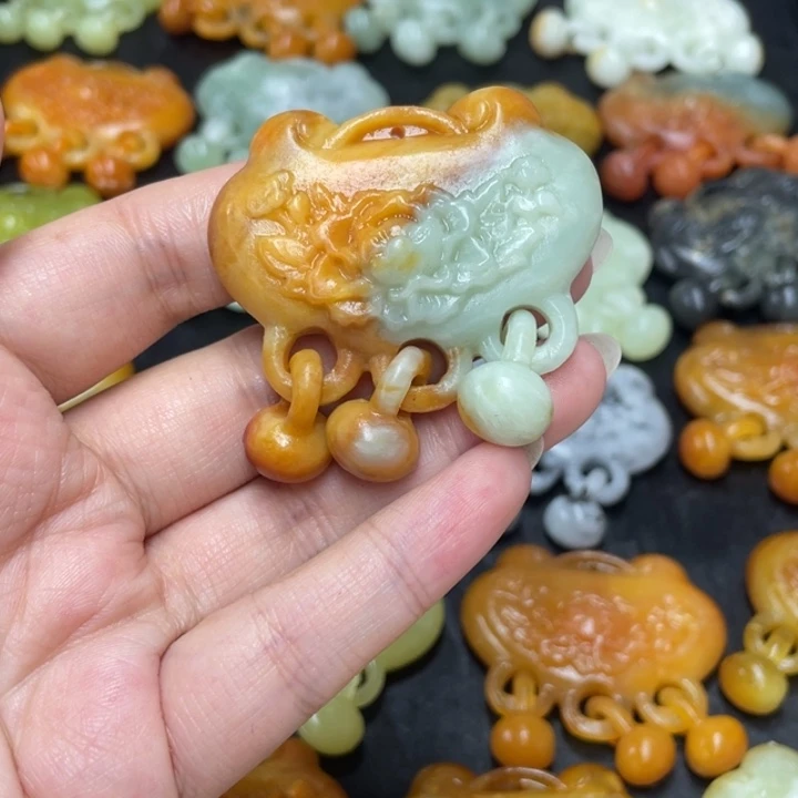 用***8蛇纹石玉合金颈饰