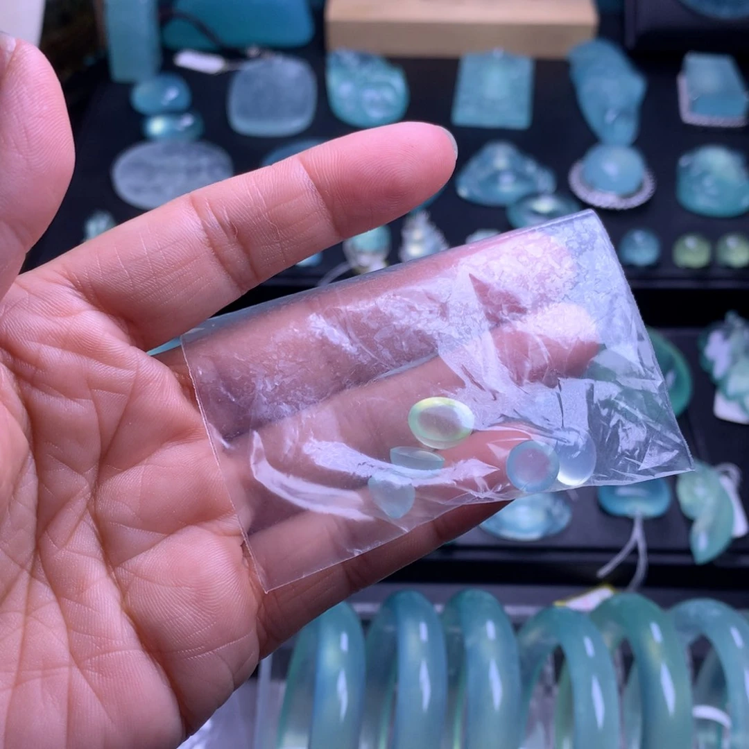 蛇纹石玉蛋面未镶嵌花*