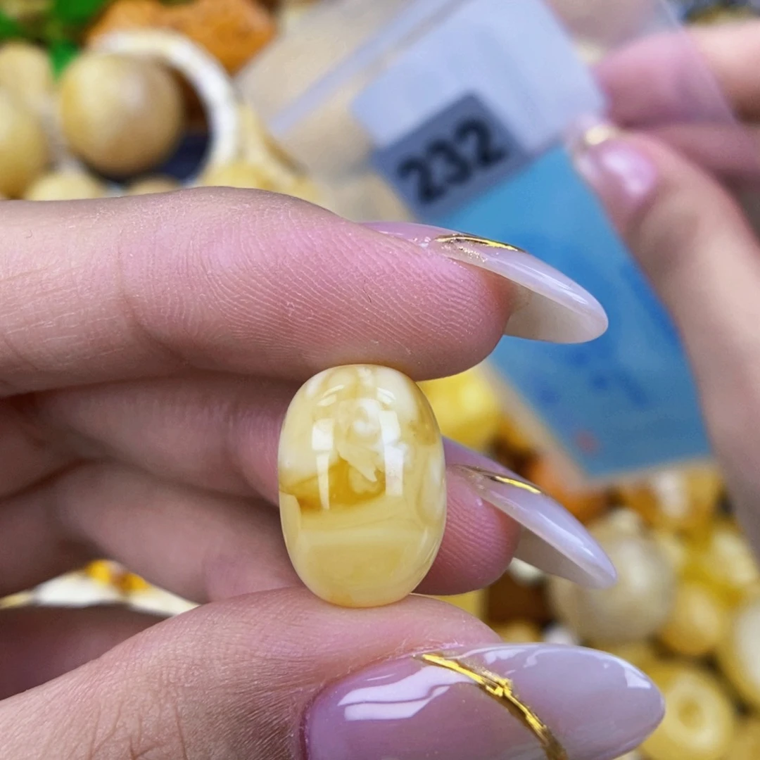 未镶嵌琥珀珠宝奇石11.1