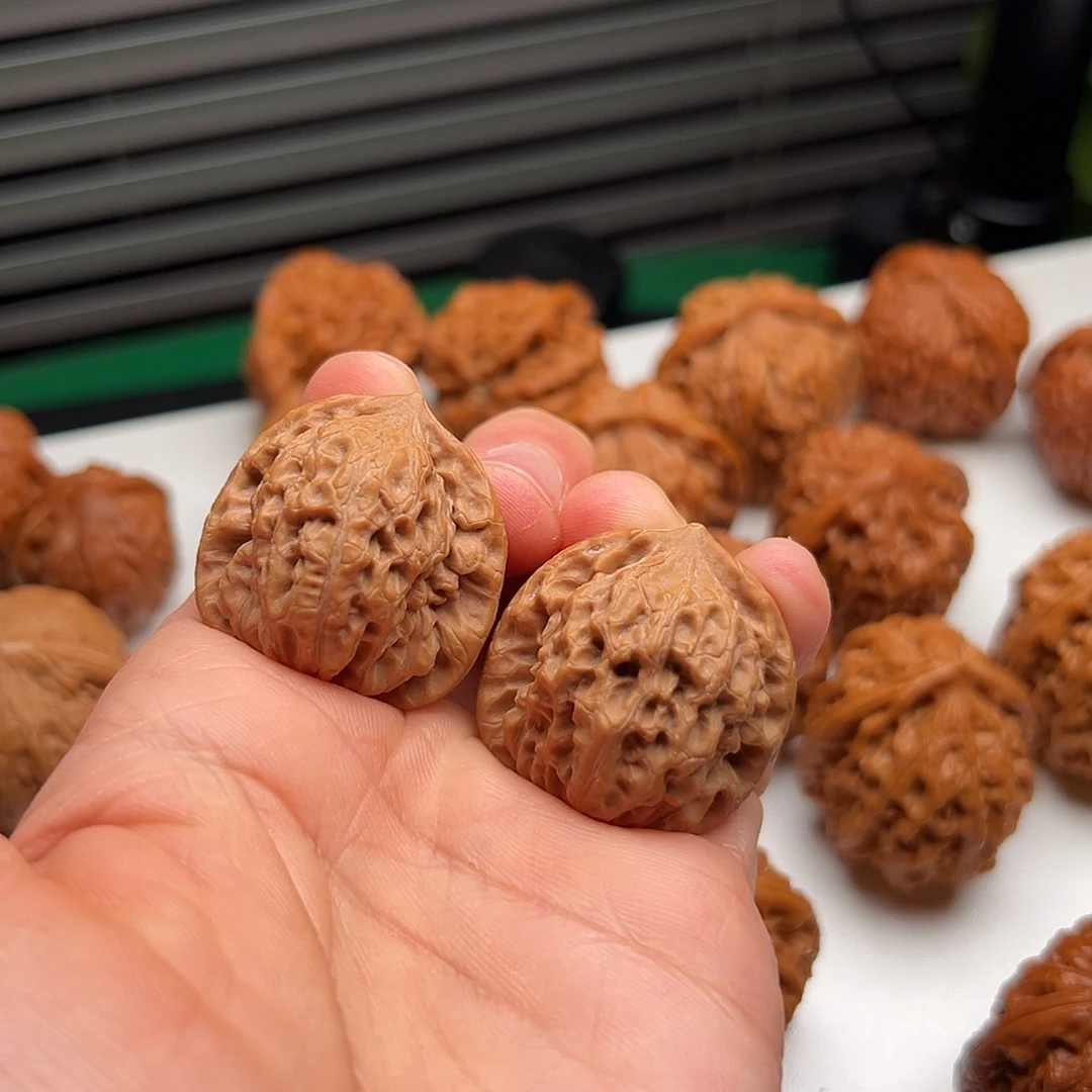 文玩核桃吊坠白蛇谷 30