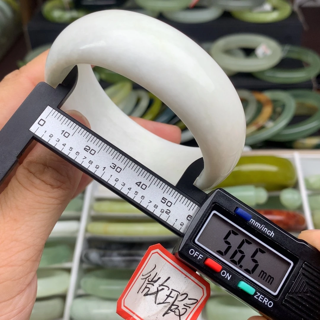 未镶嵌蛇纹石玉手镯700