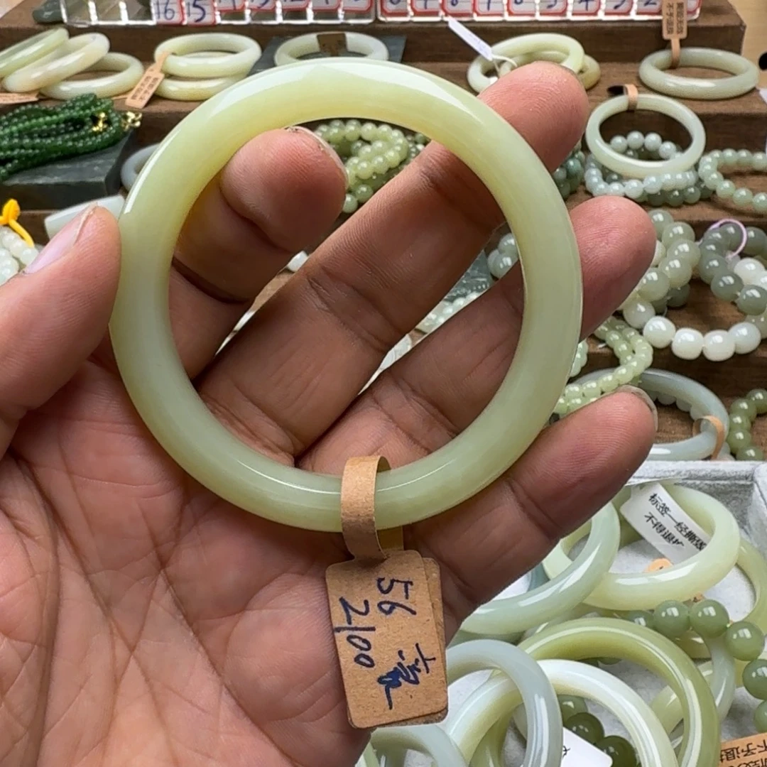 用***3和田玉未镶嵌手镯