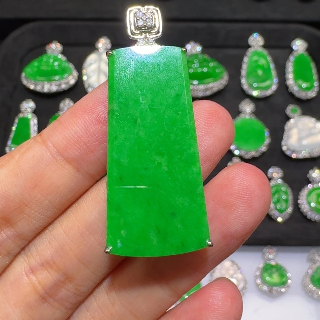 翡翠18K金镶嵌颈饰收到货48小时鉴赏期