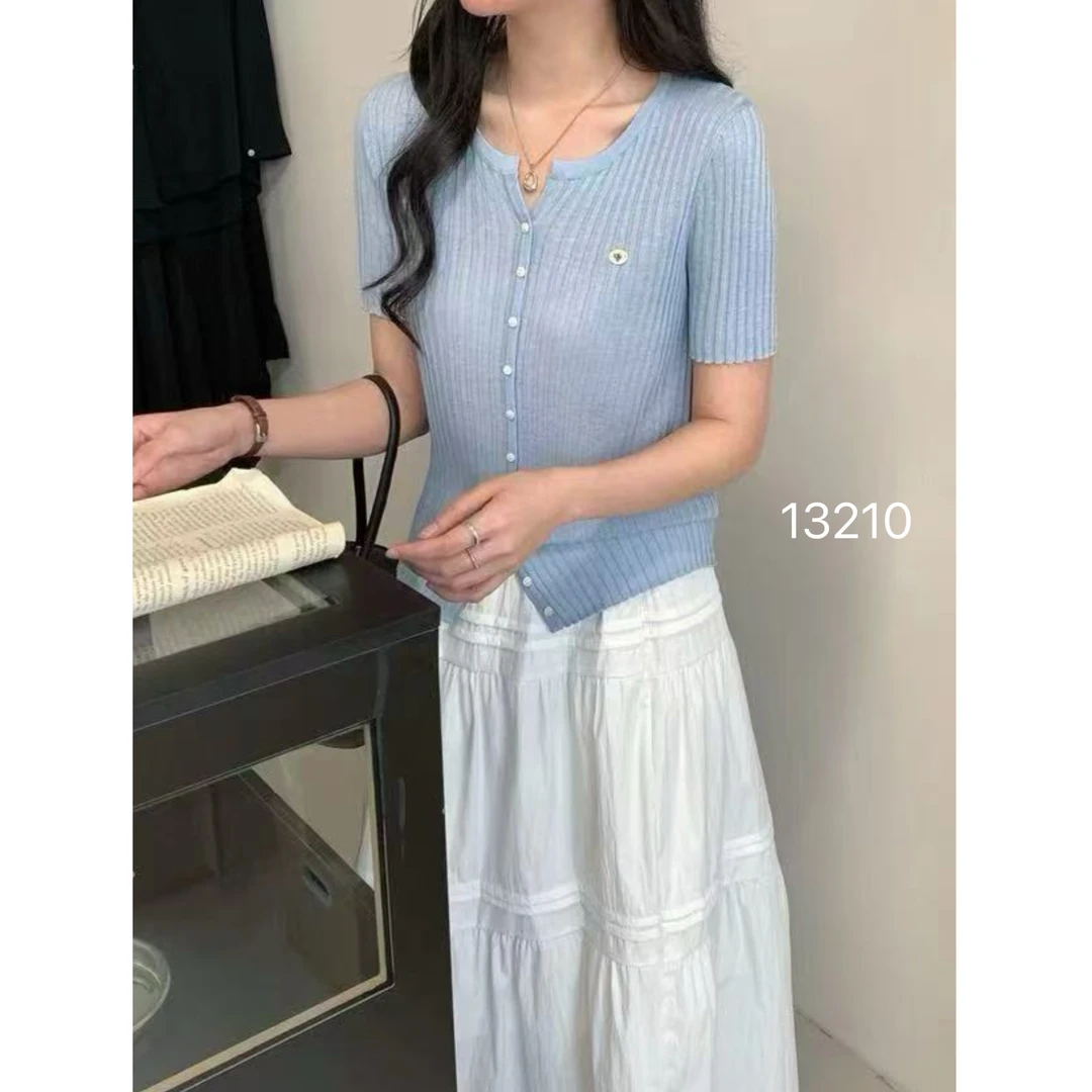 13210（部分无水洗唛，介意慎拍）CHUXUN新款剪刀领开衫短袖