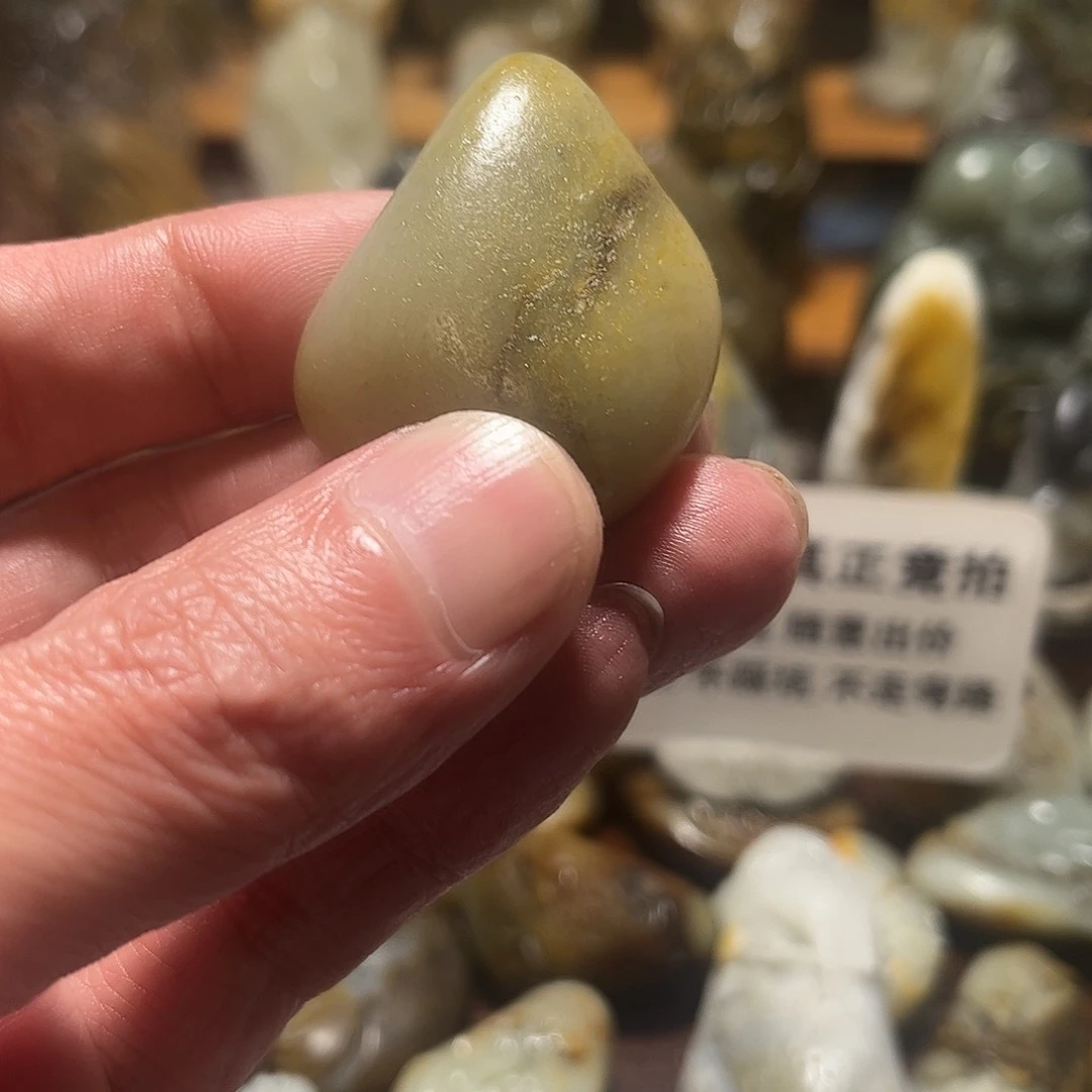 嘿***呼和田玉未镶嵌颈饰