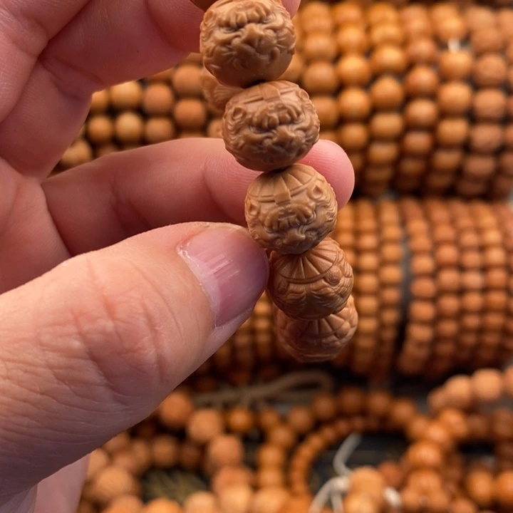 微瑕泛油二等金虎财神