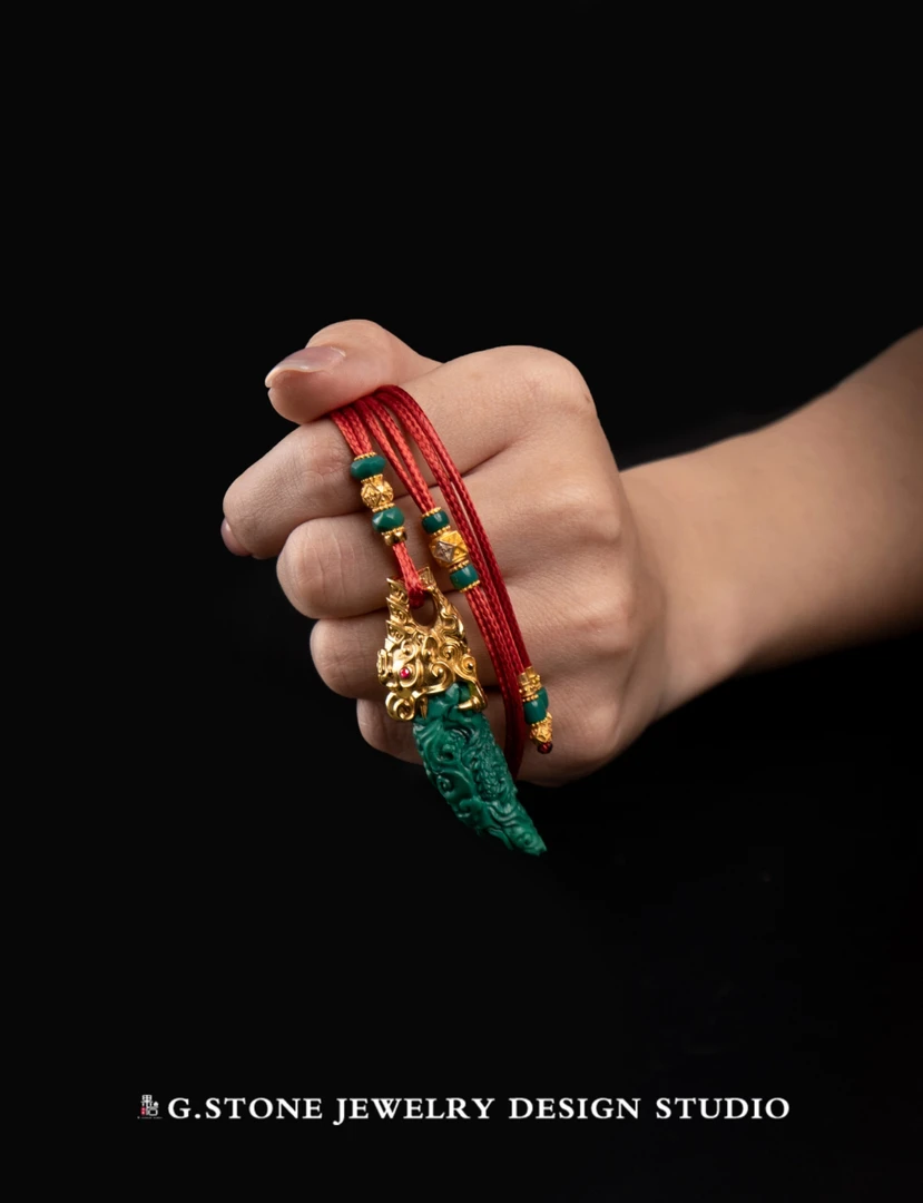 绿松石丫角绿摸金符吊坠（不含绳部分）