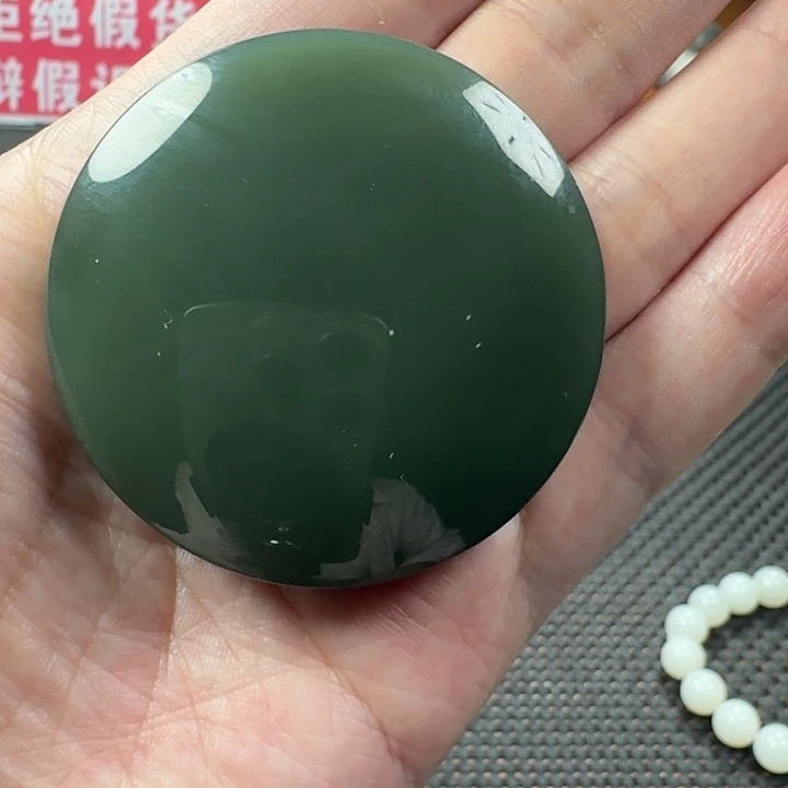 罗***汉和田玉未镶嵌颈饰