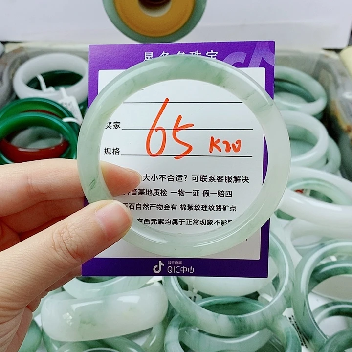 兴***说石英质玉（金丝玉）未镶嵌手镯